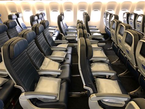 boeing 777-300er economy class